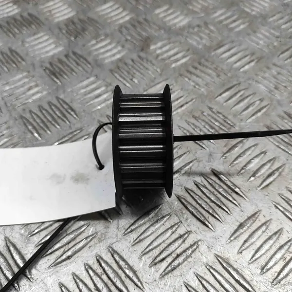 Ford Focus 2012 Motorutrymmet Delar OEM 96MM6306AD image 5