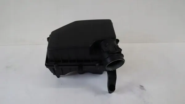 Volvo V40 II Ilmansuodatin Kotelo OEM 3143000 image 2