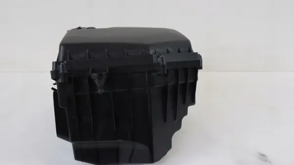 Volvo V40 II Ilmansuodatin Kotelo OEM 3143000 image 5