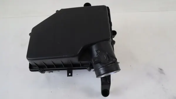 Volvo V40 II Ilmansuodatin Kotelo OEM 3143000 image 9
