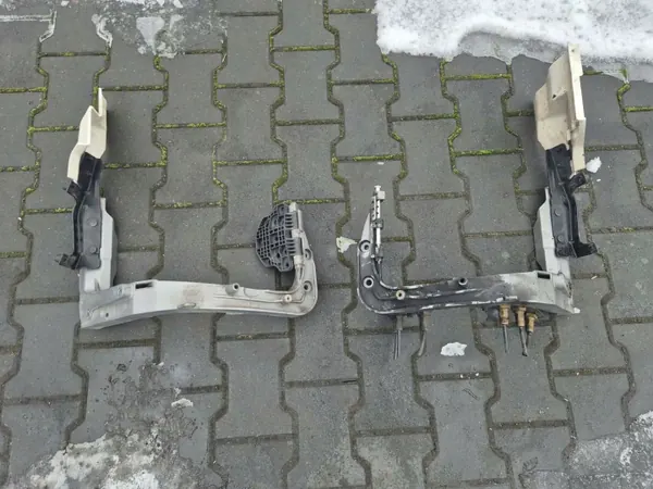 Soporte faro Scania OEM 2479060 2479061 - Usado image 2