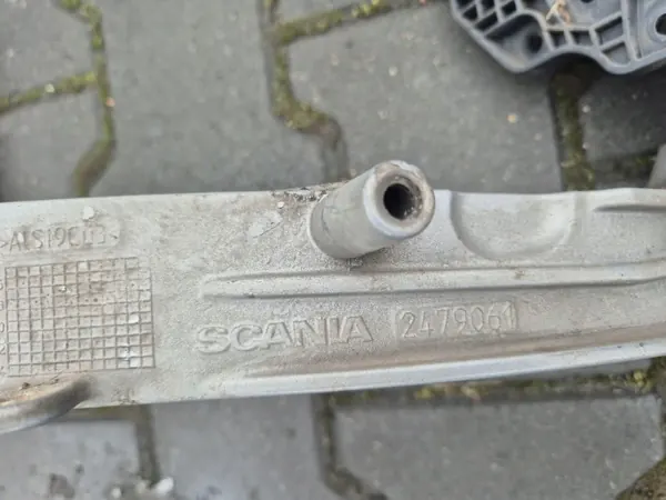 Soporte faro Scania OEM 2479060 2479061 - Usado image 4