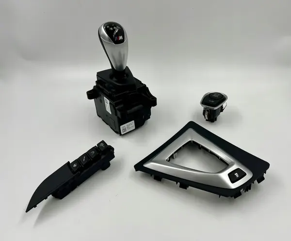 BMW M3 F80 M4 F82 Vaihteenvalitsin Ohjauspaneeli OEM 7848611 image 2