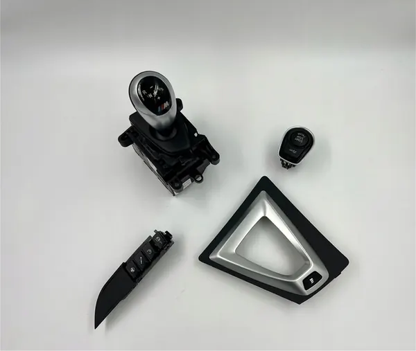 BMW M3 F80 M4 F82 Vaihteenvalitsin Ohjauspaneeli OEM 7848611 image 3