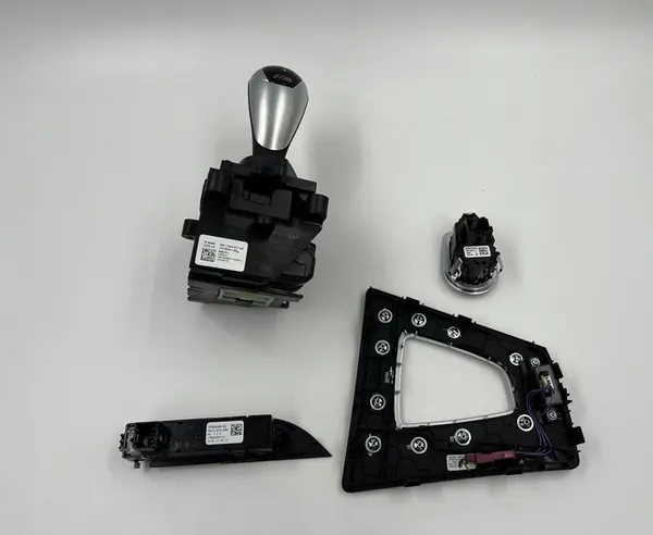 BMW M3 F80 M4 F82 Vaihteenvalitsin Ohjauspaneeli OEM 7848611 image 8