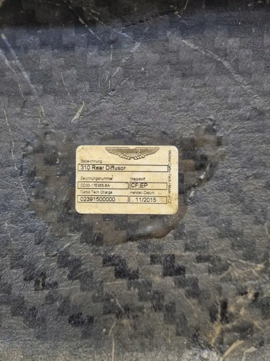 Aston Martin Vanquish takaspoileri OEM CD33-17E955-BA image 7