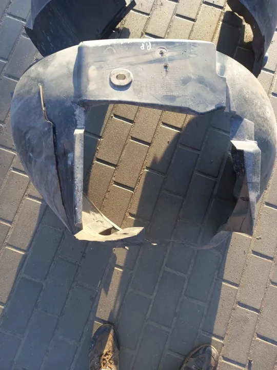 Right Front Wheel Arch Audi A4 B8 8K0821172N image 2