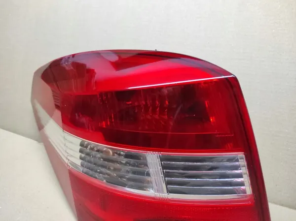 Lámpara trasera izquierda Renault Laguna III Kombi 265550002R image 3