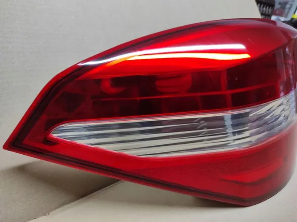 Lámpara trasera izquierda Renault Laguna III Kombi 265550002R image 4