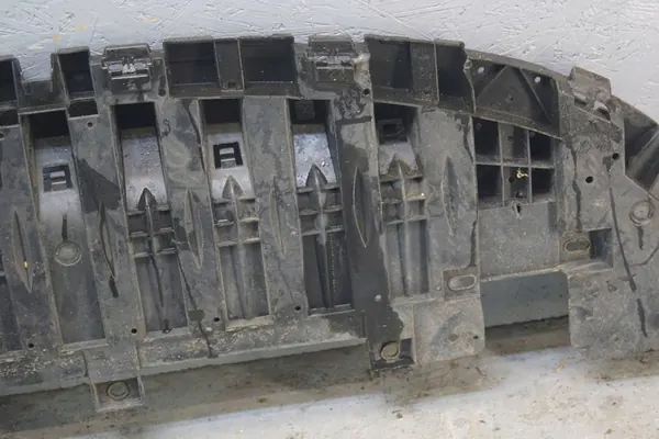 RENAULT MEGANE III Stötfångarskydd 622354651R image 10