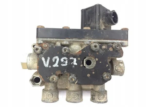 81.25902-6144 Volvo ECAS-ventil - Begagnad image 2