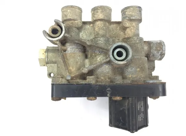 81.25902-6144 Volvo ECAS-ventil - Begagnad image 3