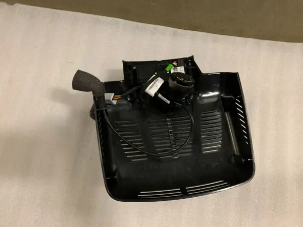 Mercedes-Benz C W205 Taustapeili OEM A2058211136 image 4