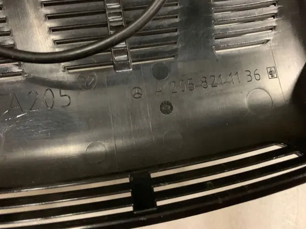 Mercedes-Benz C W205 Taustapeili OEM A2058211136 image 9