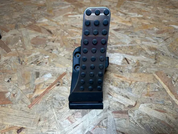 Pédale d'accélérateur Mercedes-Benz OEM A2233000100 image 2