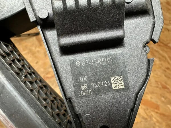 Pédale d'accélérateur Mercedes-Benz OEM A2233000100 image 8