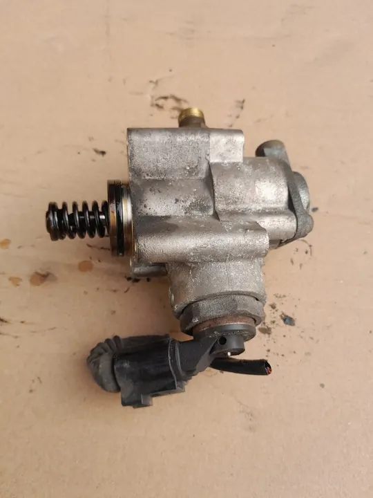 Polttoainepumppu Audi A6 C6 3.2 FSI 06e127025g image 2