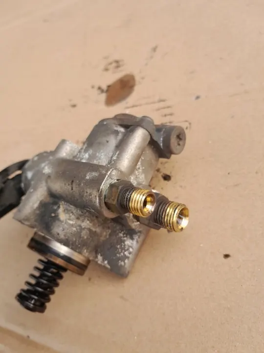 Polttoainepumppu Audi A6 C6 3.2 FSI 06e127025g image 3