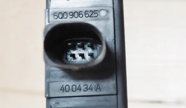 Válvula Electromagnética OEM 6Q0906625 para VW image 5