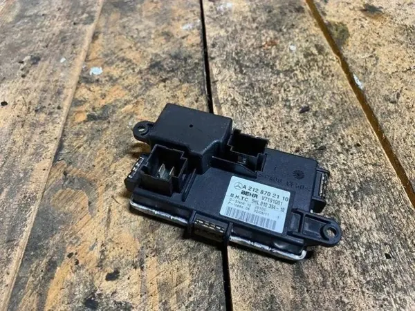 Relais de ventilateur chauffage OEM 2128702110 Mercedes-Benz image 2