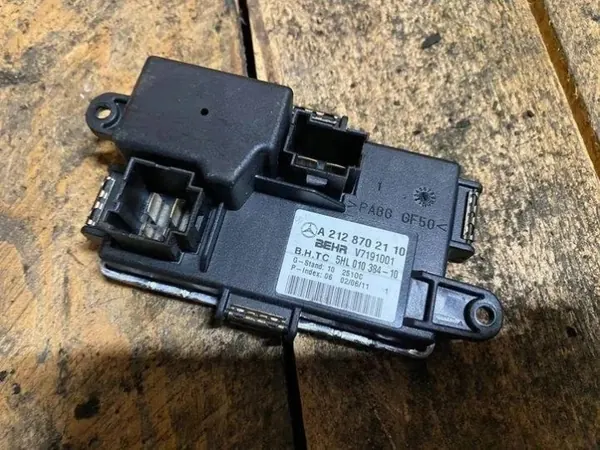 Relais de ventilateur chauffage OEM 2128702110 Mercedes-Benz image 3