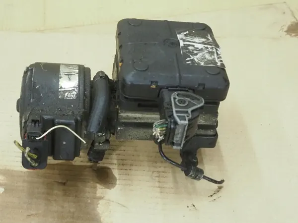 Pompe de suspension hydraulique Citroen C5 I 2.0 16V 9643373380 image 5