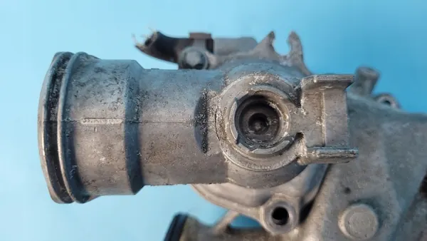 W218 CLS 350 3.0 CDI Termostato de Admissão A6422002315 image 2