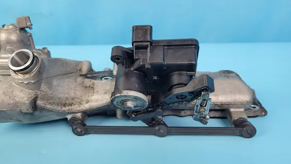 W218 CLS 350 3.0 CDI Termostato de Admissão A6422002315 image 4