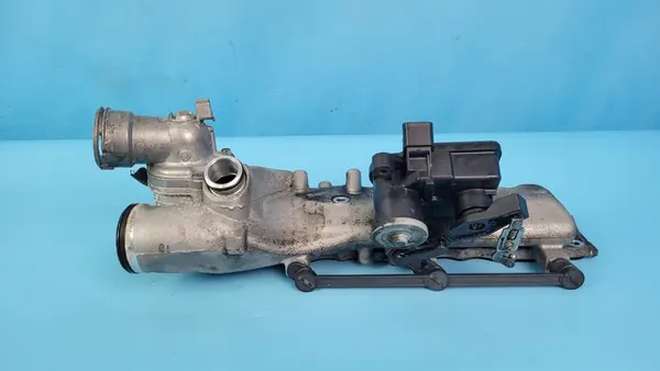 W218 CLS 350 3.0 CDI Termostato de Admissão A6422002315 image 5