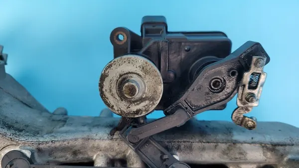 W218 CLS 350 3.0 CDI Termostato de Admissão A6422002315 image 6