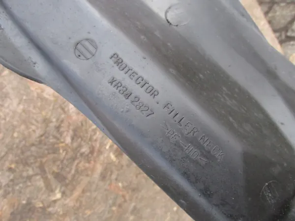 Cobertura tubo enchimento combustível OEM XR342827 Mitsubishi Pajero image 5