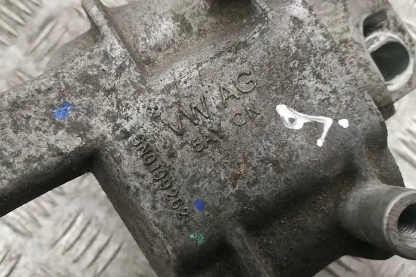 Soporte de motor derecho VW TIGUAN 2.0L Diesel 2010 OEM 5N0199262E image 2