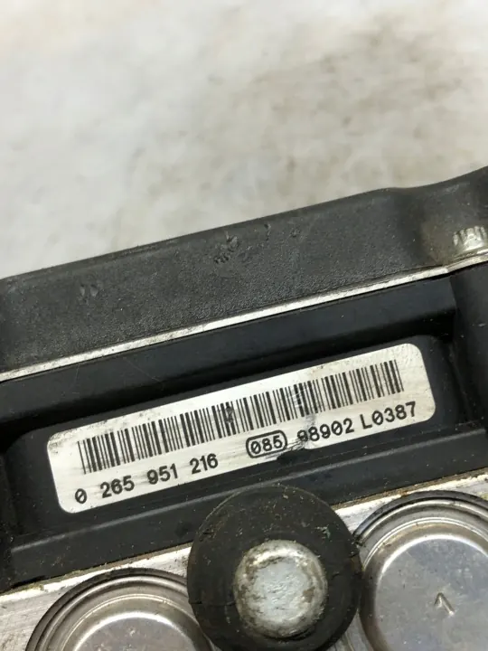 Bomba ABS Controlador OEM 0265230600 Usado image 7
