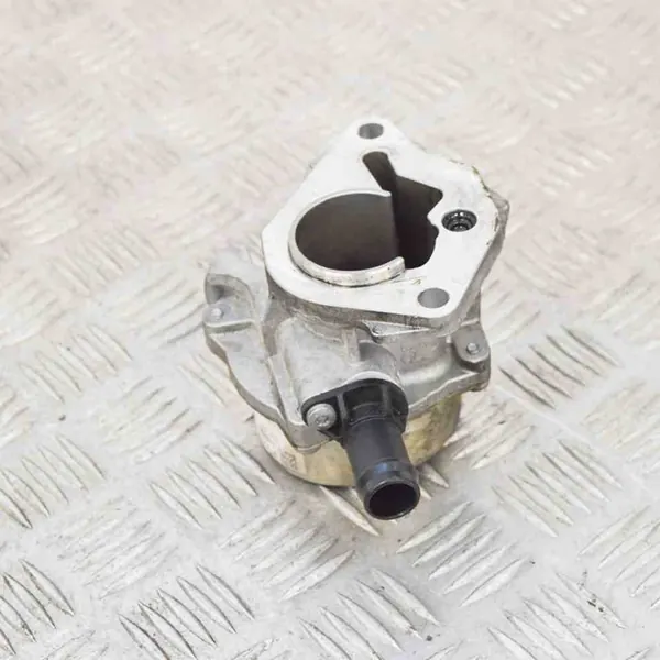 Imupumppu Dacia Duster 1.5L 2013 OEM 8201005306 image 2