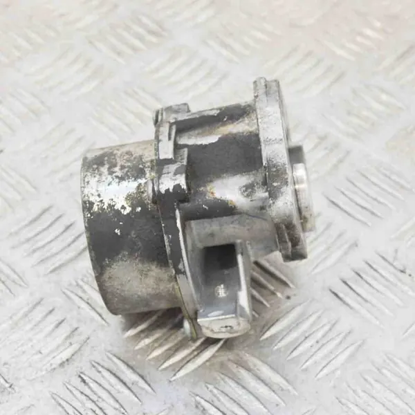 Imupumppu Dacia Duster 1.5L 2013 OEM 8201005306 image 5