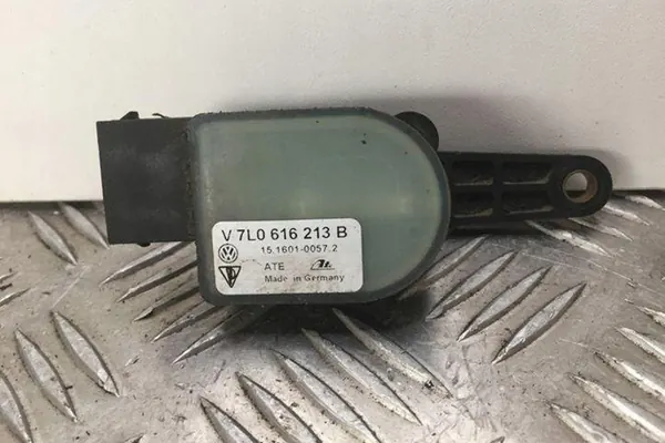 Sensor de nível dianteiro esquerdo AUDI Q7 7L0616213B image 2