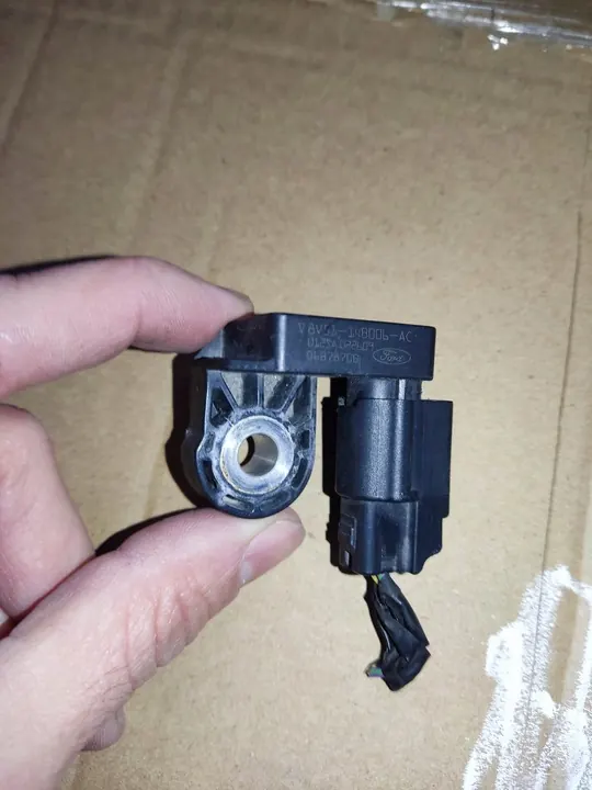 Sensor de impacto frontal Ford Fiesta MK7 VII image 3