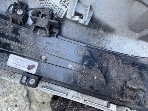 Mercedes 204 E-klass Höger spegelskydd OEM 2129067301 image 10