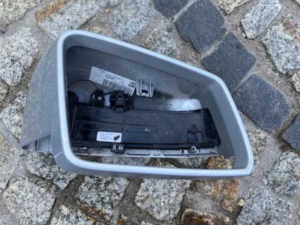 Mercedes 204 E-klass Höger spegelskydd OEM 2129067301 image 9