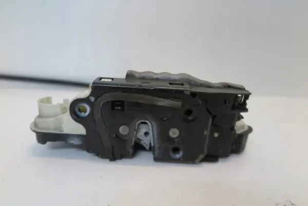 Volkswagen Dörrlås Framsidan Höger 5N2837016E image 3