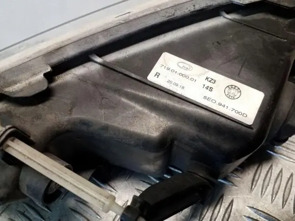 Pare-chocs avant droit Skoda Octavia III 12-16 5E0941700D image 6