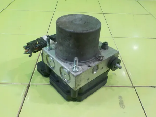 Bomba ABS Citroen OEM 9826051380 3557994 Usada image 3