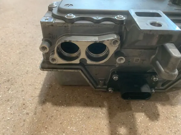 Convertidor Porsche Taycan OEM 9J1907124L - Usado image 6