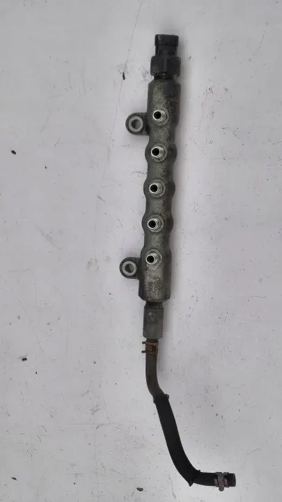Polttoainejakaja OEM ROZDZIELACZ Toyota Corolla Versolle image 2