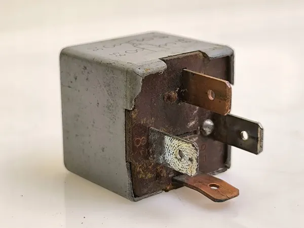 Audi A6 S6 C5 2003 Rela OEM 171937503 image 2