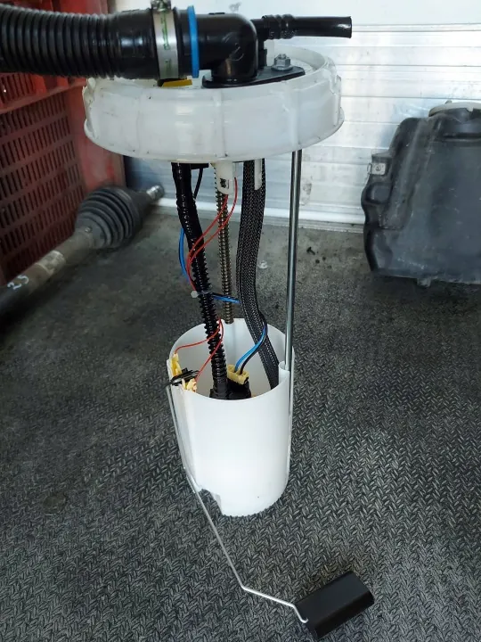Bomba de combustible Peugeot Boxer IV 2025 2.2 OEM 46857401 image 2