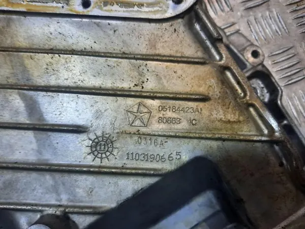 Jeep Grand Cherokee Öljypannu OEM 05184423AI image 3