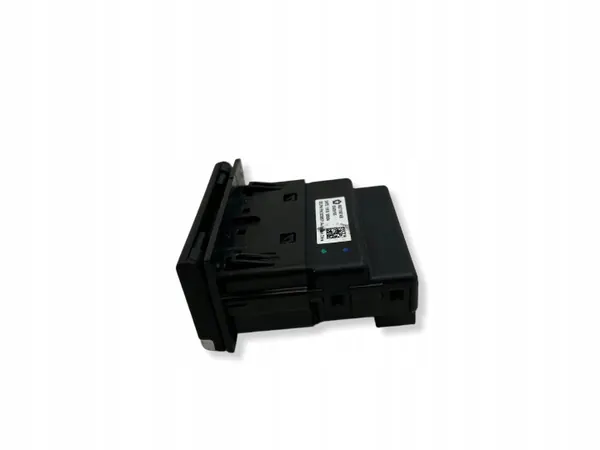 Enchufe USB Jeep Cherokee OEM 68271567AB - Usado image 3