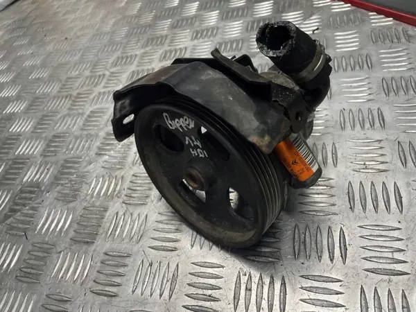 Pompe de direction OEM 1222333440 pour Peugeot Bipper image 3