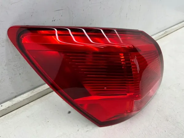 Lámpara trasera izquierda Nissan Qashqai J10 26555JD000 image 4